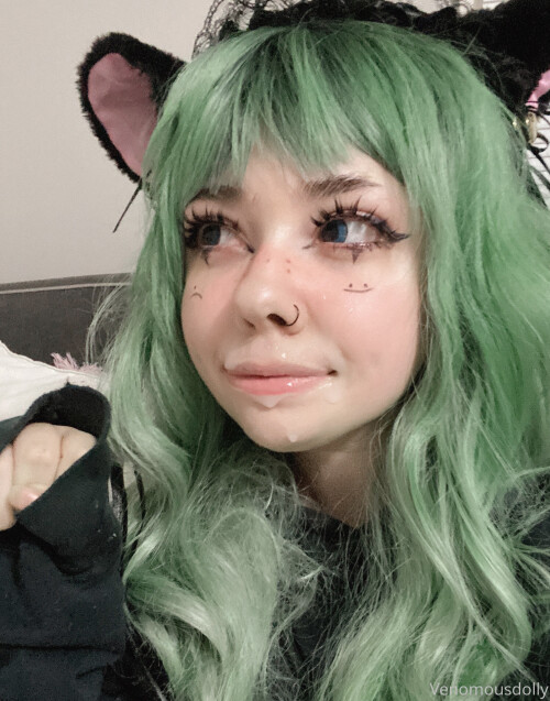 venomous dolly 274979108f8be754ac8