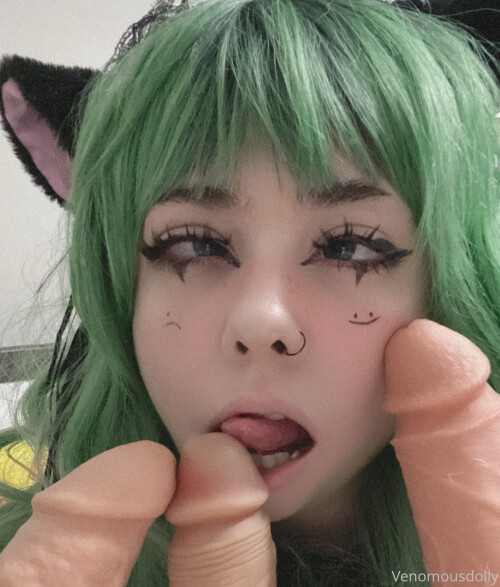 venomous dolly 27707a4b67d217219bd