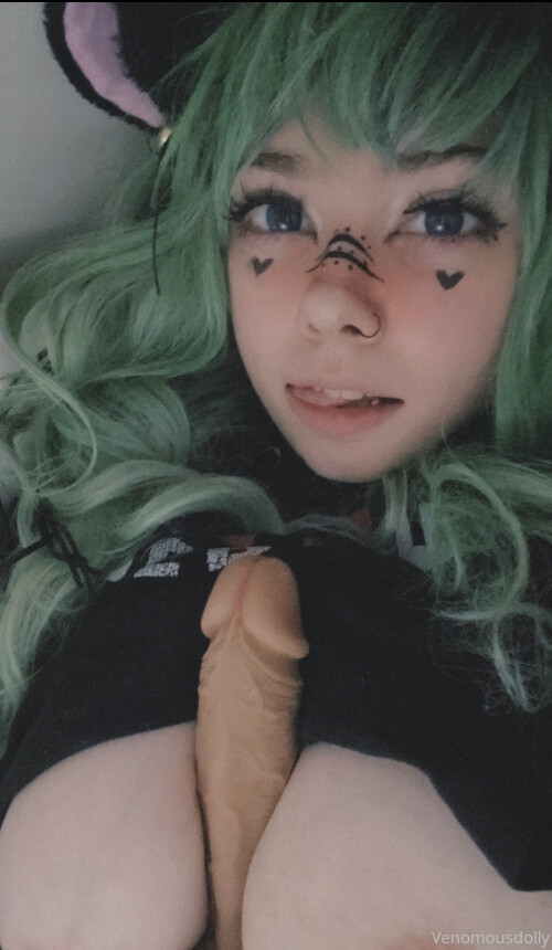 venomous dolly 3432fb6355e5496f354