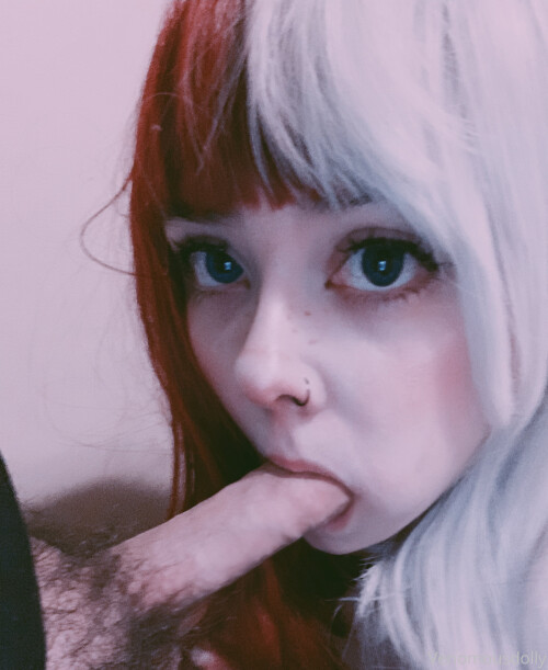 venomous dolly 7058440a40b802e60f