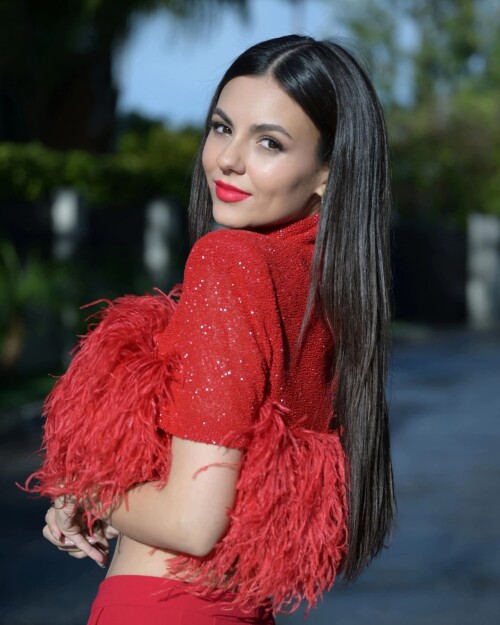 victoria-40e579d6a7d1f4e77