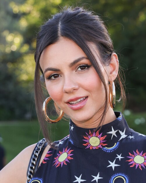 victoria 424046808192d4ce5