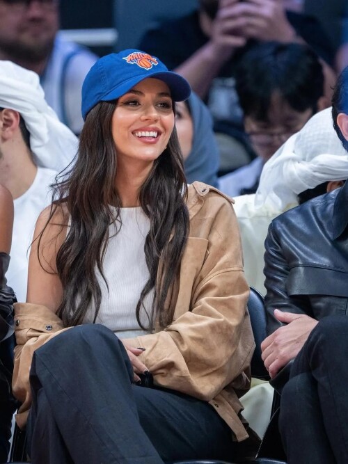 victoriajustice 1759677772 3736770454196681065 48040439461 415e6ec3b1c1c5b2b