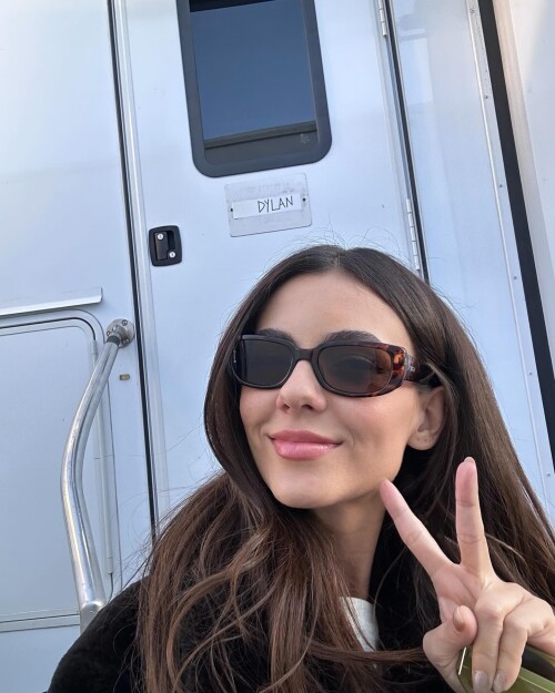 victoriajustice 2025 02 24T012024.000Z 1da4dae19d9f30301