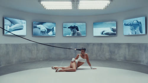 videoframe_1077376d01fc192e1b21d2