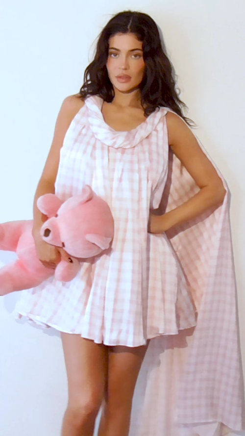 videoframe_18049c3649ac736a6f6e6