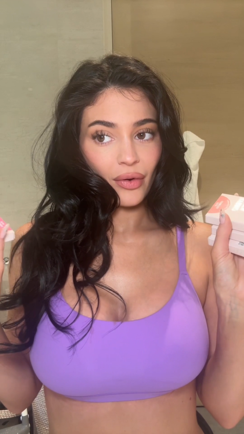 videoframe_4639f47aa00ee655341c