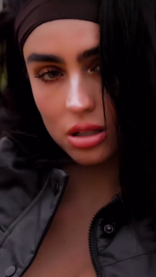 videoframe_731c33a983cf0e407a7