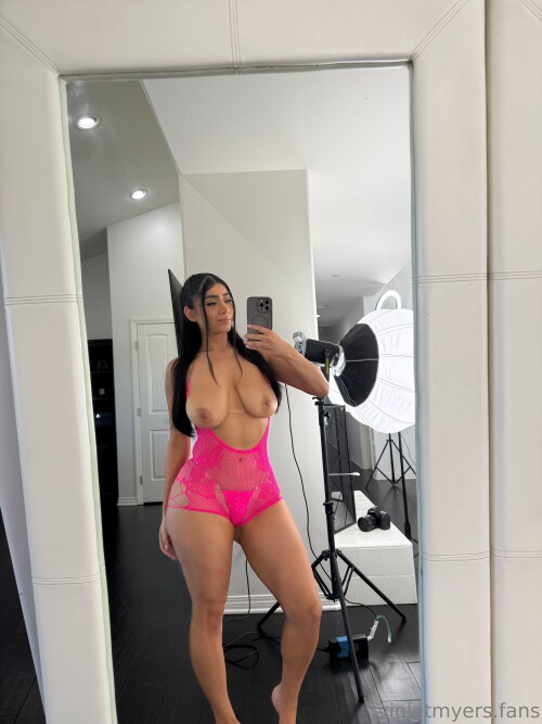 violet1425a92afc94bbb4f20