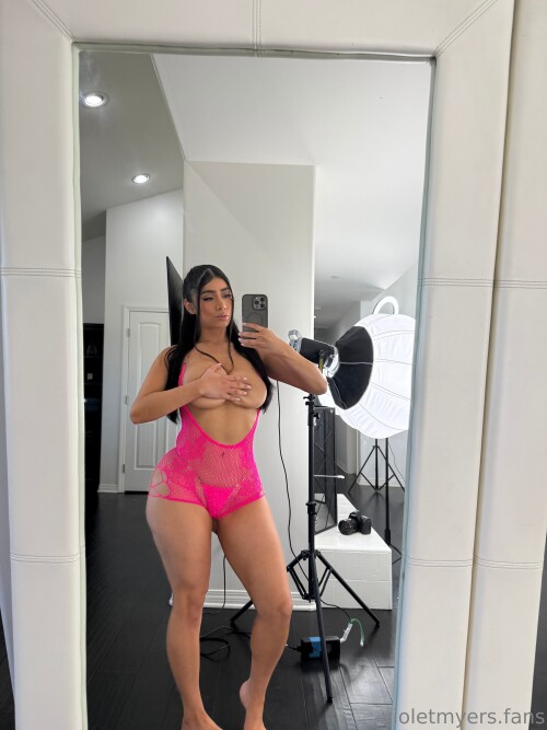 violet96ab1db91a14bac822