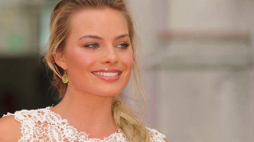 wallpapersden.com margot robbie actress blonde 7680x4320ddda6f4503eda084