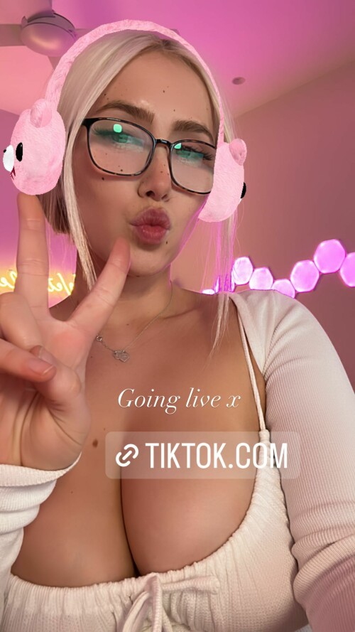 wettmelons Cmvr8v3yzgB