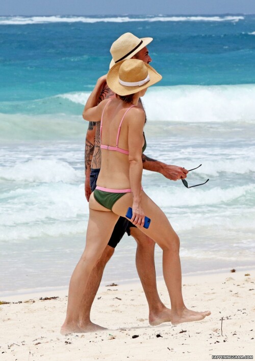 whitney cummings nude46