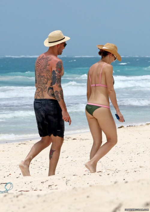 whitney cummings nude56