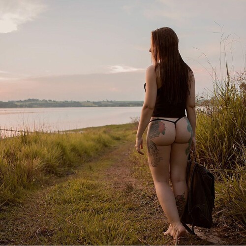 E o domingo terminou assim, final de semana lindo, com pessoas que amo.  @erickmem #tattoedgirls #tattoosofinstagram #girlswithtats #girlwithtattoos #redhead #ruiva #ruivanatural #fitnessgirl #fitnesslifestyle #fitnessmotivation #brsensual #bikini #bikiniboomz #bikinibeach #microbikini #tinibikini #tattoo_kami #forguysmag #ginger #gingergirls