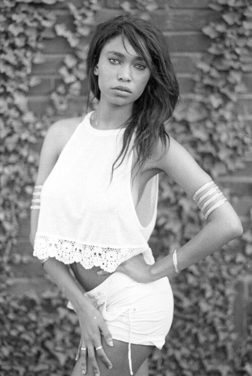 2015-05-08Nikon F90XNikon Ais 85mm f/1.4 lensKodak Tri-X 400 (50-pull) 35mm filmAgfa Adonal (1+50) developer20C - 7min