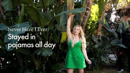 y2mate.com Hilary Duff Plays Never Have I Ever Mom Edition Romper 1080p.mp4 snapshot 01.29 2022.02.2
