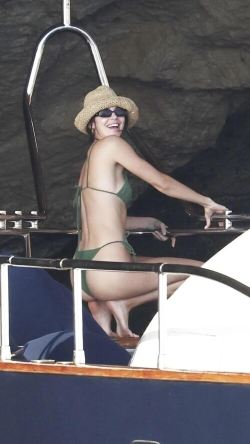 yacht in ibiza full set 8 8 2024 v0 ukg6qrc9pjhd1df464656d931b6cc