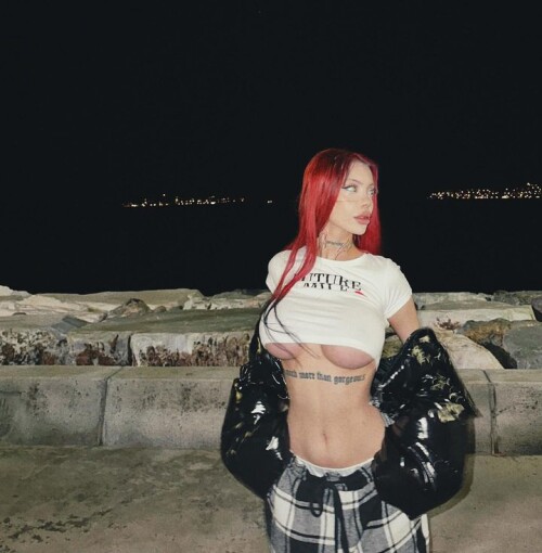 yeahm8r 17012600119569b5e0f59cd13e12a