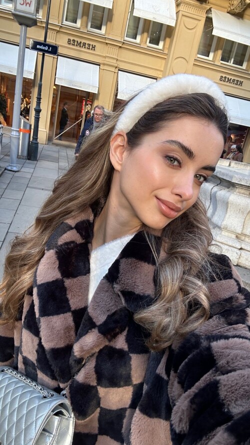 yelikova 20231215 STORIES 3257958484669698938 3 32579592036574590024fc66d5ff6f7b1fb