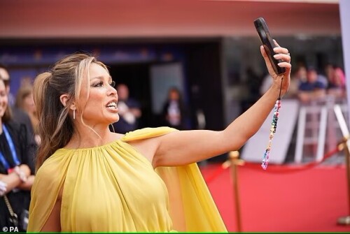 yellow014-6167907814ed16d873