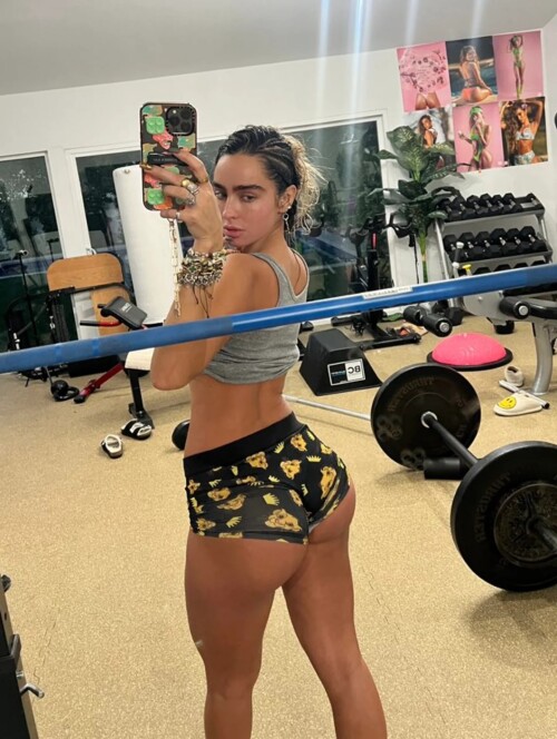 yes0polbie5c19b8b9d5a7c313b90