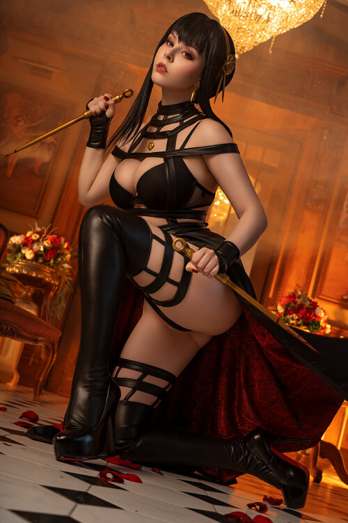 yor forger by disharmonica df5s394