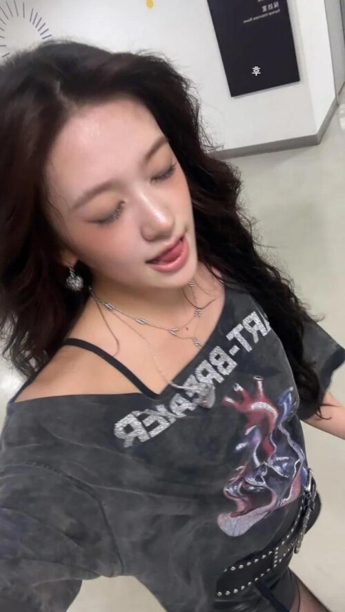 yujin being a tease is the hottest thing ever v0 bs80c12u264f1924e03ee7b6f733254474db625cdad0f
