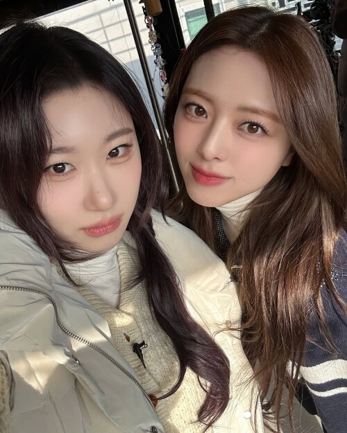 yuna and chae 421a9c1c109c43444