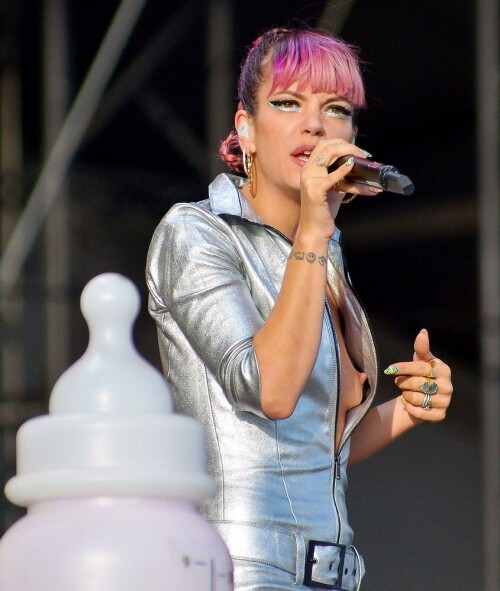 z16494120IHLily Allen