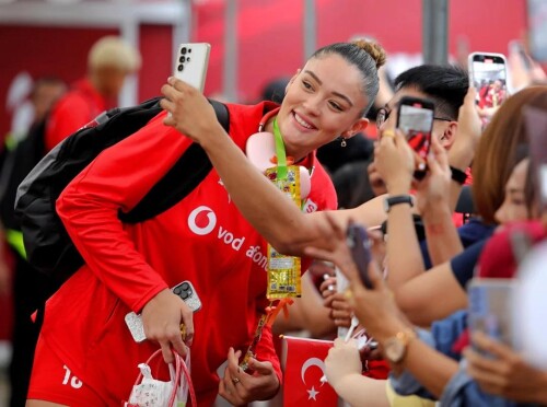 zehra gunes v0 h9e9bjyolbnf14d2ef43cad4254e0