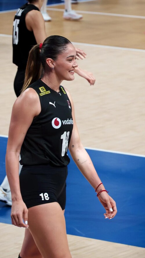 zehra gunes v0 hv1eivb4vq8f1af713f2c7f412525