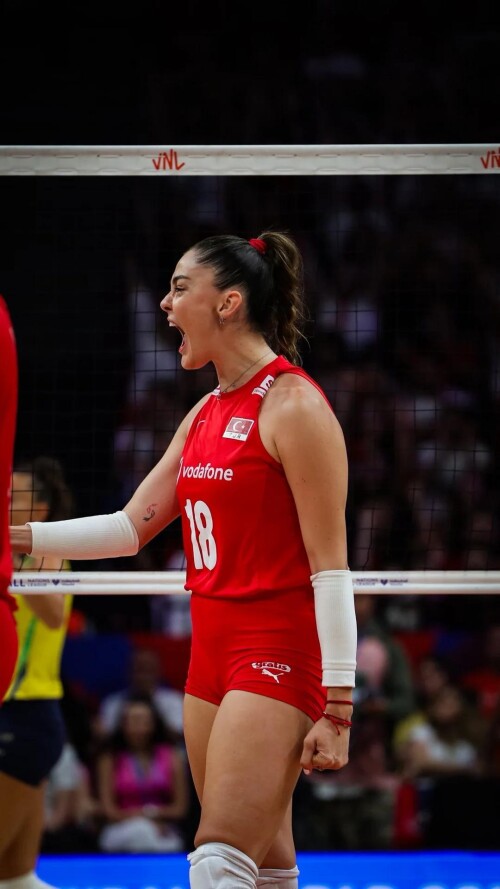 zehra gunes v0 zryvovc5vq8f163f2af91c472bbfd