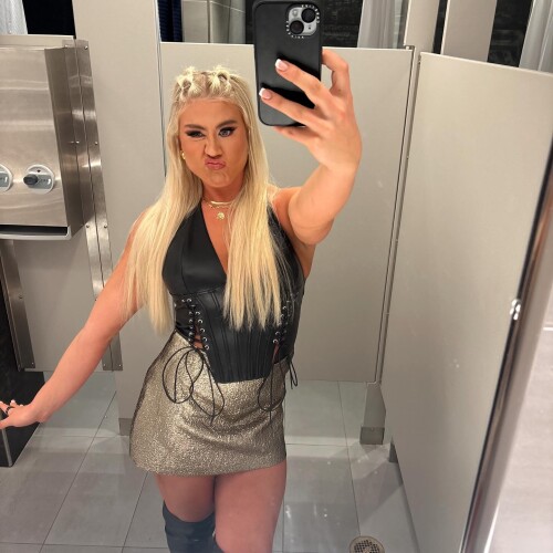 zena wwe 3637362502850485560s2025 5 21 16.49.600 story83d2ffe047029e45