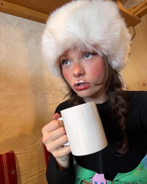 zoecolletti 2025 02 07T003904.000Z 6f7b8f2ab32472213