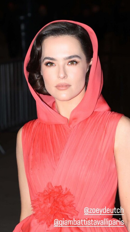 zoeydeutch 20250305 00027ac10fa8cd80c98b