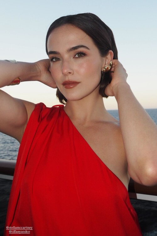 zoeydeutch 1751468987 10088460695aea3329708cfa